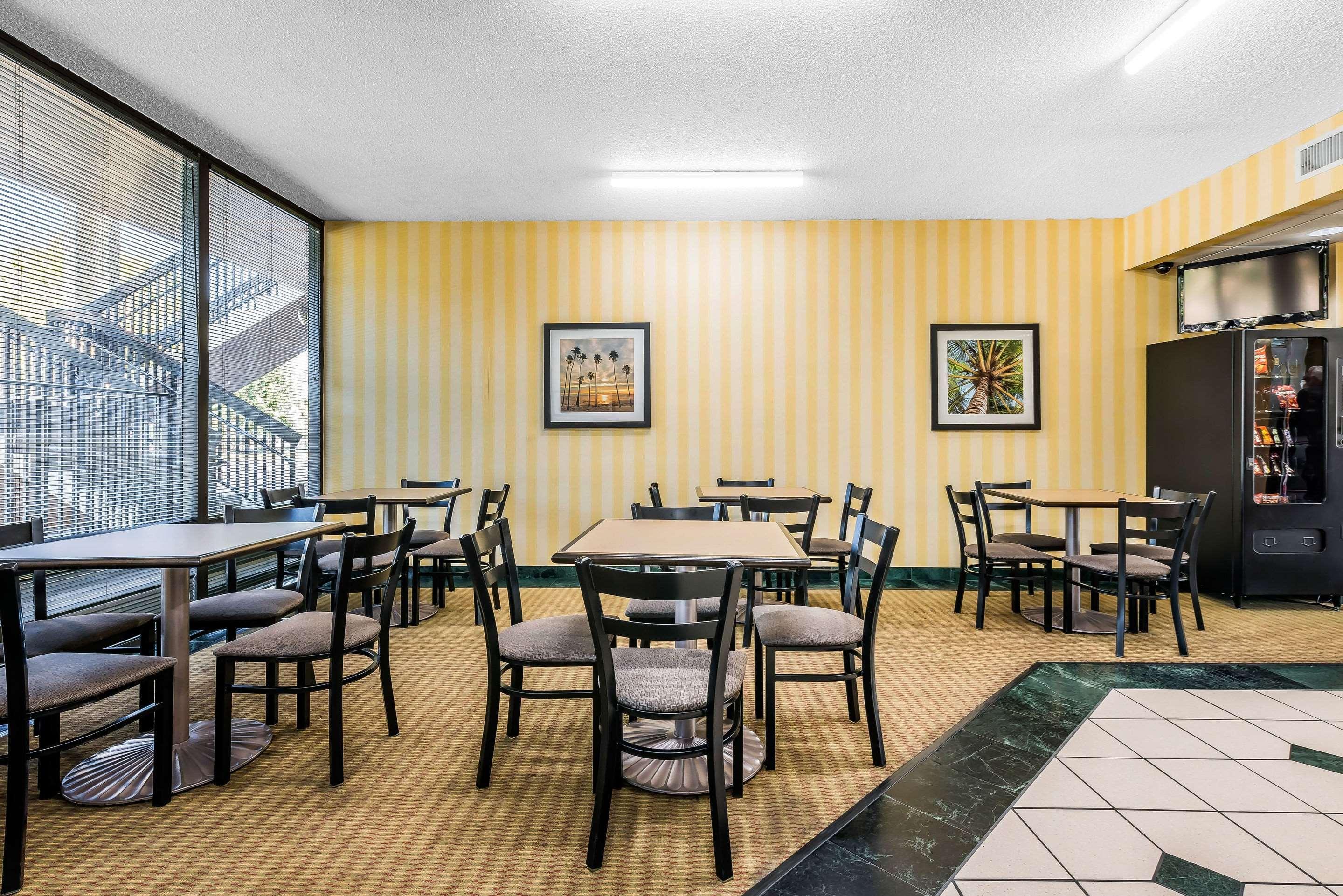 Quality Inn Fort Pierce Exterior photo