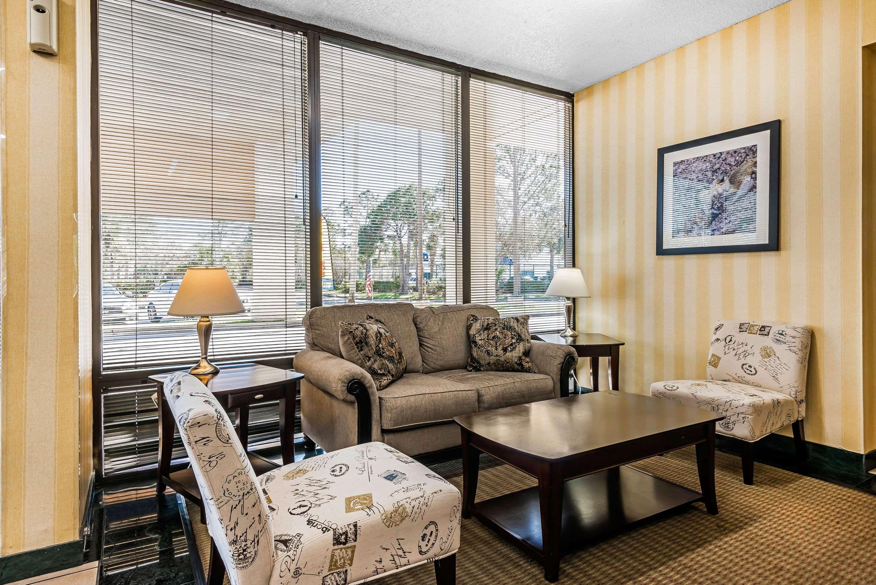 Quality Inn Fort Pierce Exterior photo
